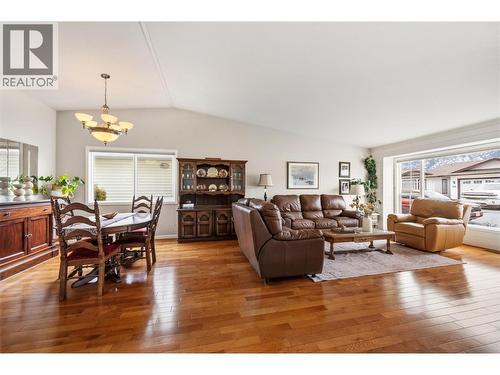 3400 Wilson Street Unit# 147, Penticton, BC - Indoor Photo Showing Living Room