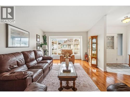 3400 Wilson Street Unit# 147, Penticton, BC - Indoor Photo Showing Living Room