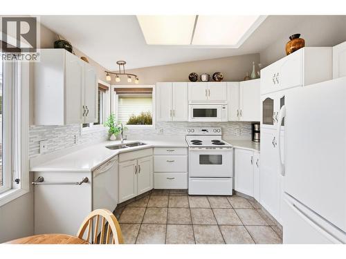 3400 Wilson Street Unit# 147, Penticton, BC - Indoor Photo Showing Kitchen With Double Sink