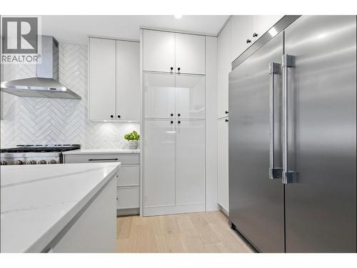 451 Vision Court, Kelowna, BC - Indoor Photo Showing Laundry Room