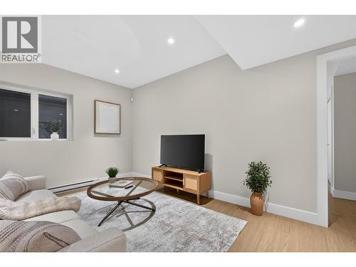 451 Vision Court, Kelowna, BC - Outdoor