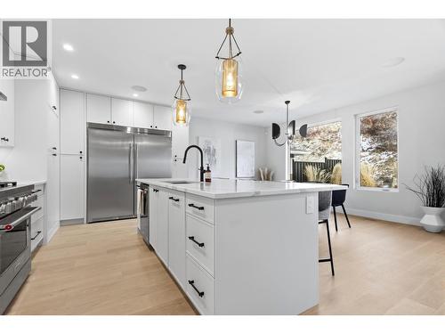 451 Vision Court, Kelowna, BC - Indoor Photo Showing Kitchen With Upgraded Kitchen