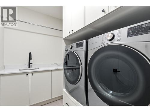 451 Vision Court, Kelowna, BC - Indoor Photo Showing Laundry Room