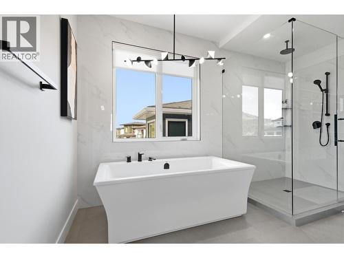 primary bathroom - 451 Vision Court, Kelowna, BC - Indoor Photo Showing Bathroom