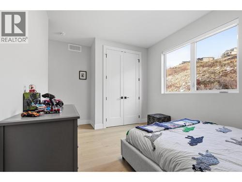 451 Vision Court, Kelowna, BC - Indoor Photo Showing Bedroom