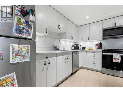suite kitchen - 451 Vision Court, Kelowna, BC - Indoor Photo Showing Kitchen
