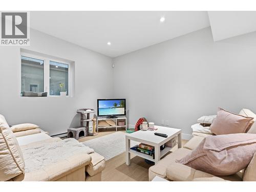 suite living room - 451 Vision Court, Kelowna, BC - Indoor Photo Showing Other Room