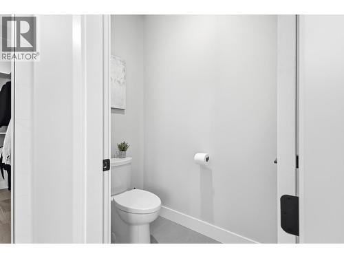 451 Vision Court, Kelowna, BC - Indoor Photo Showing Bathroom