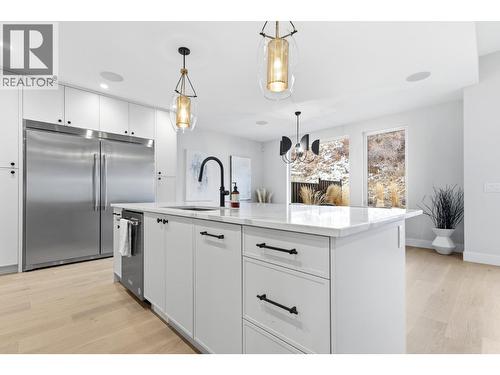 451 Vision Court, Kelowna, BC - Indoor Photo Showing Kitchen With Upgraded Kitchen