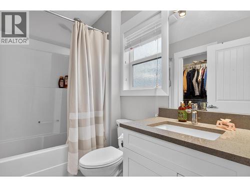 1930 Ethel Street, Kelowna, BC - Indoor Photo Showing Bathroom