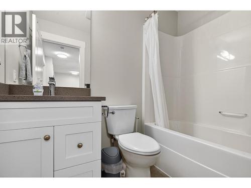 1930 Ethel Street, Kelowna, BC - Indoor Photo Showing Bathroom
