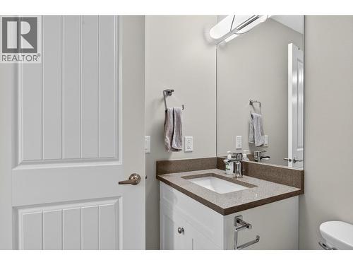 1930 Ethel Street, Kelowna, BC - Indoor Photo Showing Bathroom