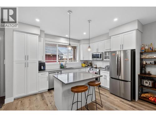 1930 Ethel Street, Kelowna, BC - Indoor Photo Showing Kitchen With Stainless Steel Kitchen With Upgraded Kitchen