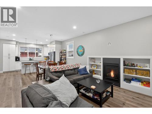 1930 Ethel Street, Kelowna, BC - Indoor Photo Showing Living Room With Fireplace