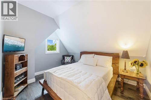 535 Locust Street, Burlington, ON - Indoor Photo Showing Bedroom