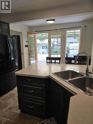 2600 37 Avenue, Vernon, BC - Indoor Photo Showing Kitchen With Double Sink