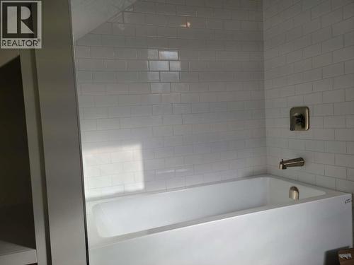 2600 37 Avenue, Vernon, BC - Indoor Photo Showing Bathroom