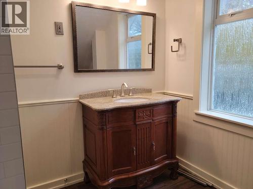 2600 37 Avenue, Vernon, BC - Indoor Photo Showing Bathroom