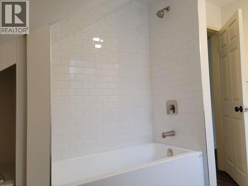 2600 37 Avenue, Vernon, BC - Indoor Photo Showing Bathroom