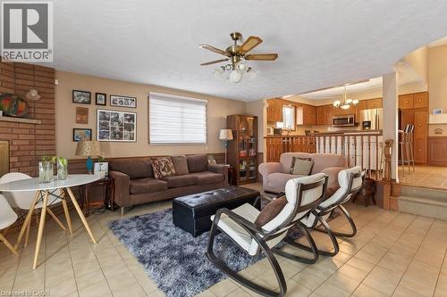 42 Lasila Court, Hamilton, ON - Indoor Photo Showing Living Room