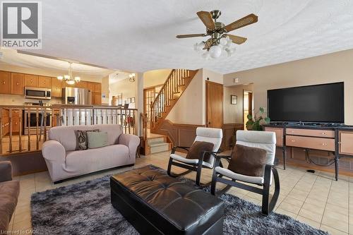42 Lasila Court, Hamilton, ON - Indoor Photo Showing Living Room