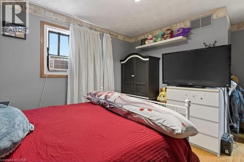 42 Lasila Court, Hamilton, ON - Indoor Photo Showing Bedroom