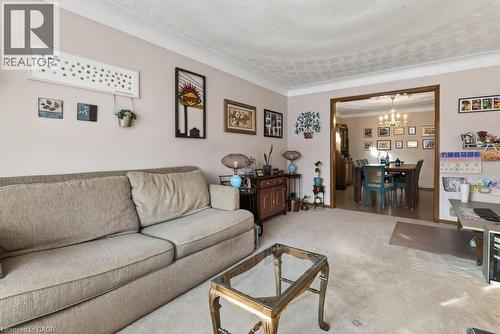 42 Lasila Court, Hamilton, ON - Indoor Photo Showing Living Room