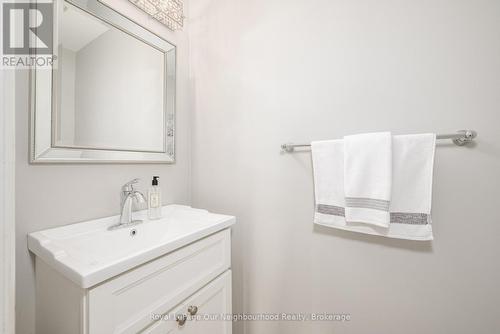 3 Woodlawn Court, Whitby (Blue Grass Meadows), ON - Indoor Photo Showing Bathroom