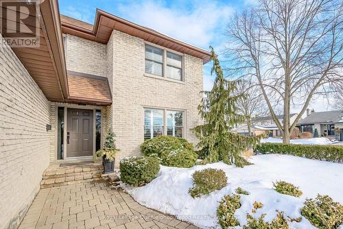 3 Woodlawn Court, Whitby (Blue Grass Meadows), ON - Outdoor With Facade