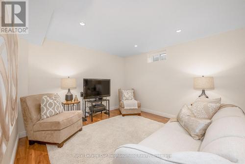 3 Woodlawn Court, Whitby (Blue Grass Meadows), ON - Indoor Photo Showing Living Room