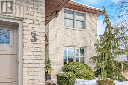 3 Woodlawn Court, Whitby (Blue Grass Meadows), ON - Outdoor
