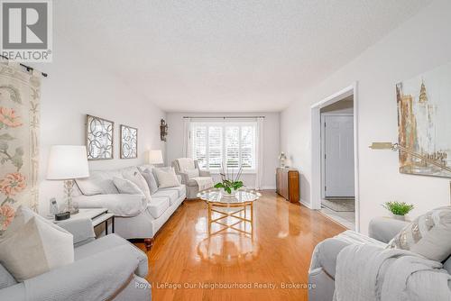 3 Woodlawn Court, Whitby (Blue Grass Meadows), ON - Indoor Photo Showing Living Room