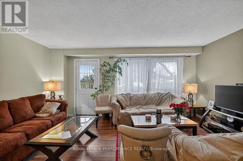 9 - 3064 Olympic Way, Ottawa, ON - Indoor Photo Showing Living Room