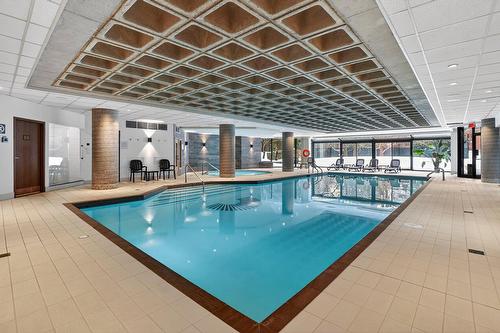 Piscine - 301-11 Rue O'Reilly, Montréal (Verdun/Île-Des-Soeurs), QC - Indoor Photo Showing Other Room With In Ground Pool