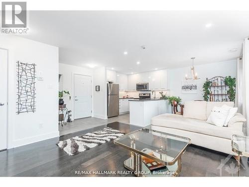 10 - 340 Tribeca Private, Ottawa, ON - Indoor Photo Showing Living Room