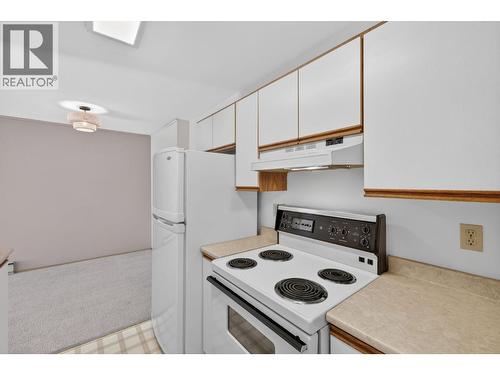 3180 De Montreuil Court Unit# 307, Kelowna, BC - Indoor Photo Showing Kitchen