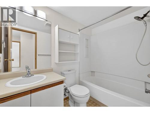 3180 De Montreuil Court Unit# 307, Kelowna, BC - Indoor Photo Showing Bathroom