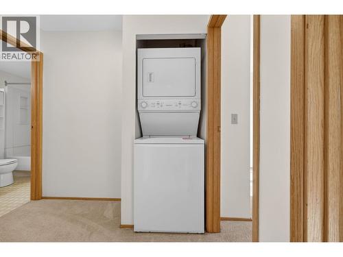 3180 De Montreuil Court Unit# 307, Kelowna, BC - Indoor Photo Showing Laundry Room