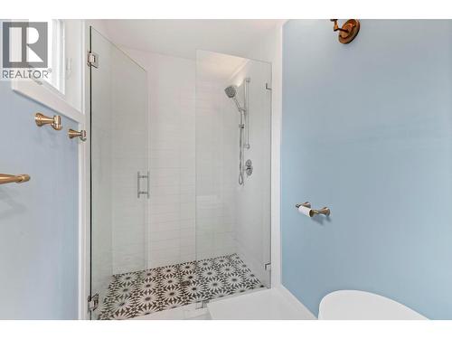 612 Thorneloe Road, Kelowna, BC - Indoor Photo Showing Bathroom