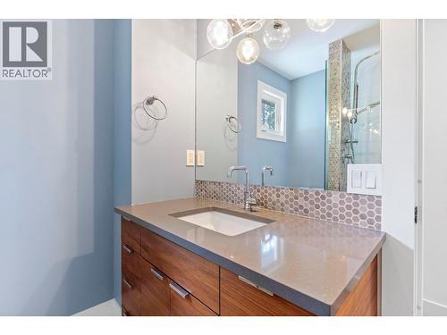 612 Thorneloe Road, Kelowna, BC - Indoor Photo Showing Bathroom