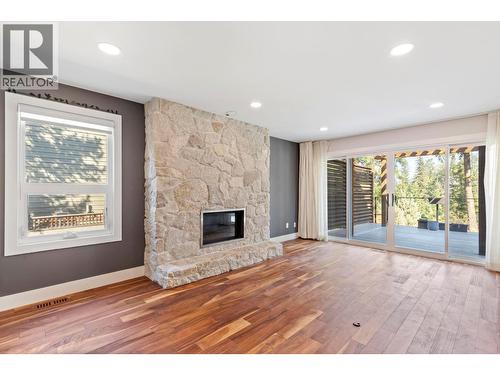 612 Thorneloe Road, Kelowna, BC - Indoor With Fireplace