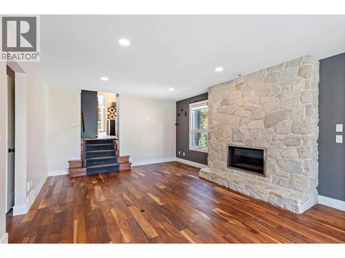 612 Thorneloe Road, Kelowna, BC - Indoor Photo Showing Living Room With Fireplace