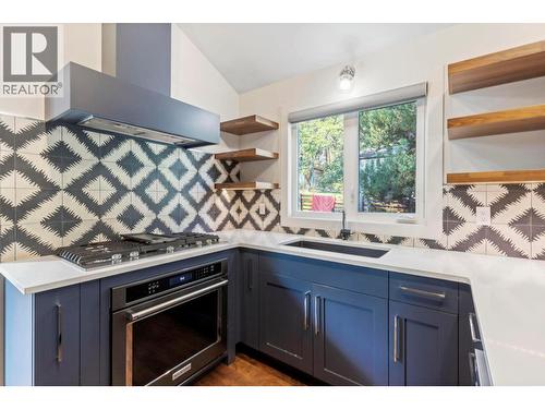 612 Thorneloe Road, Kelowna, BC - Indoor Photo Showing Kitchen