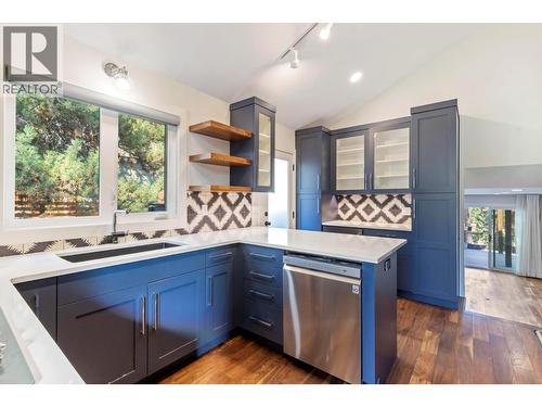 612 Thorneloe Road, Kelowna, BC - Indoor Photo Showing Kitchen