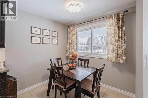 18 Linden Avenue, Brantford, ON - Indoor Photo Showing Dining Room