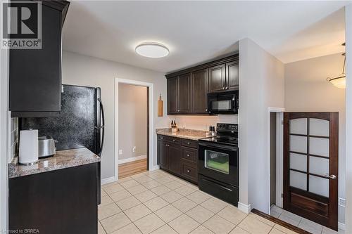 18 Linden Avenue, Brantford, ON - Indoor Photo Showing Kitchen