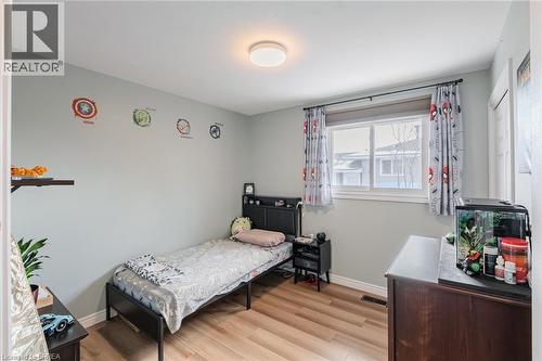18 Linden Avenue, Brantford, ON - Indoor Photo Showing Bedroom