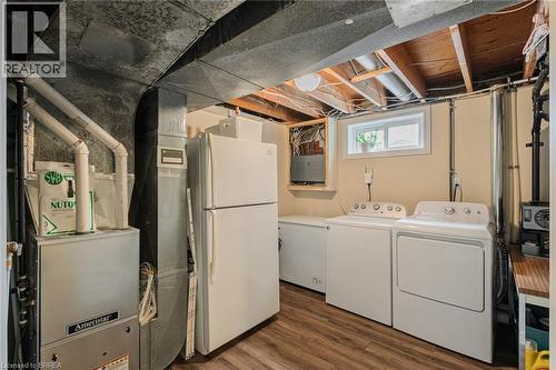 18 Linden Avenue, Brantford, ON - Indoor Photo Showing Laundry Room