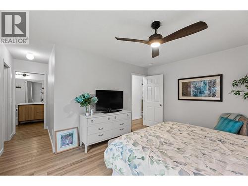 1255 Raymer Avenue Unit# 120, Kelowna, BC - Indoor Photo Showing Bedroom