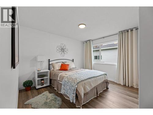 1255 Raymer Avenue Unit# 120, Kelowna, BC - Indoor Photo Showing Bedroom